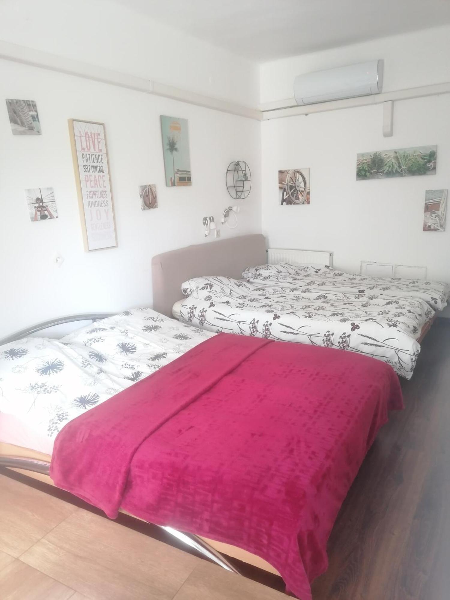 Ujkapu Sunshine Apartments 杰尔 外观 照片